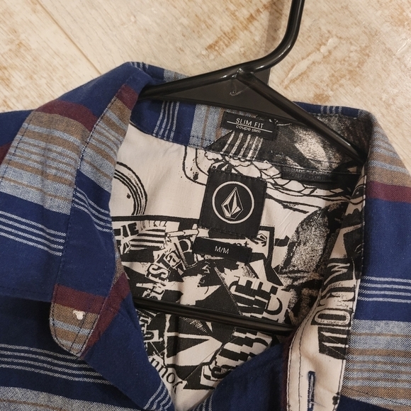 Volcom Men's Slim Fit Striped Button Up Shirt Size Medium - Picture 4 of 7